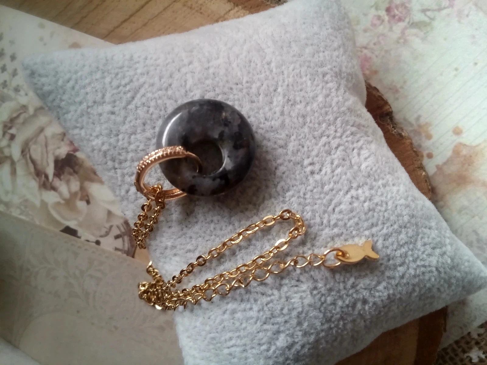 Collier avec pendentif en labradorite – photo 4